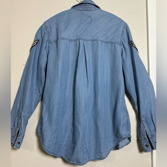 Rails Military Patch Lightweight Chambray Long Sleeve Casual Button Down Shirt - Picture 13 of 13